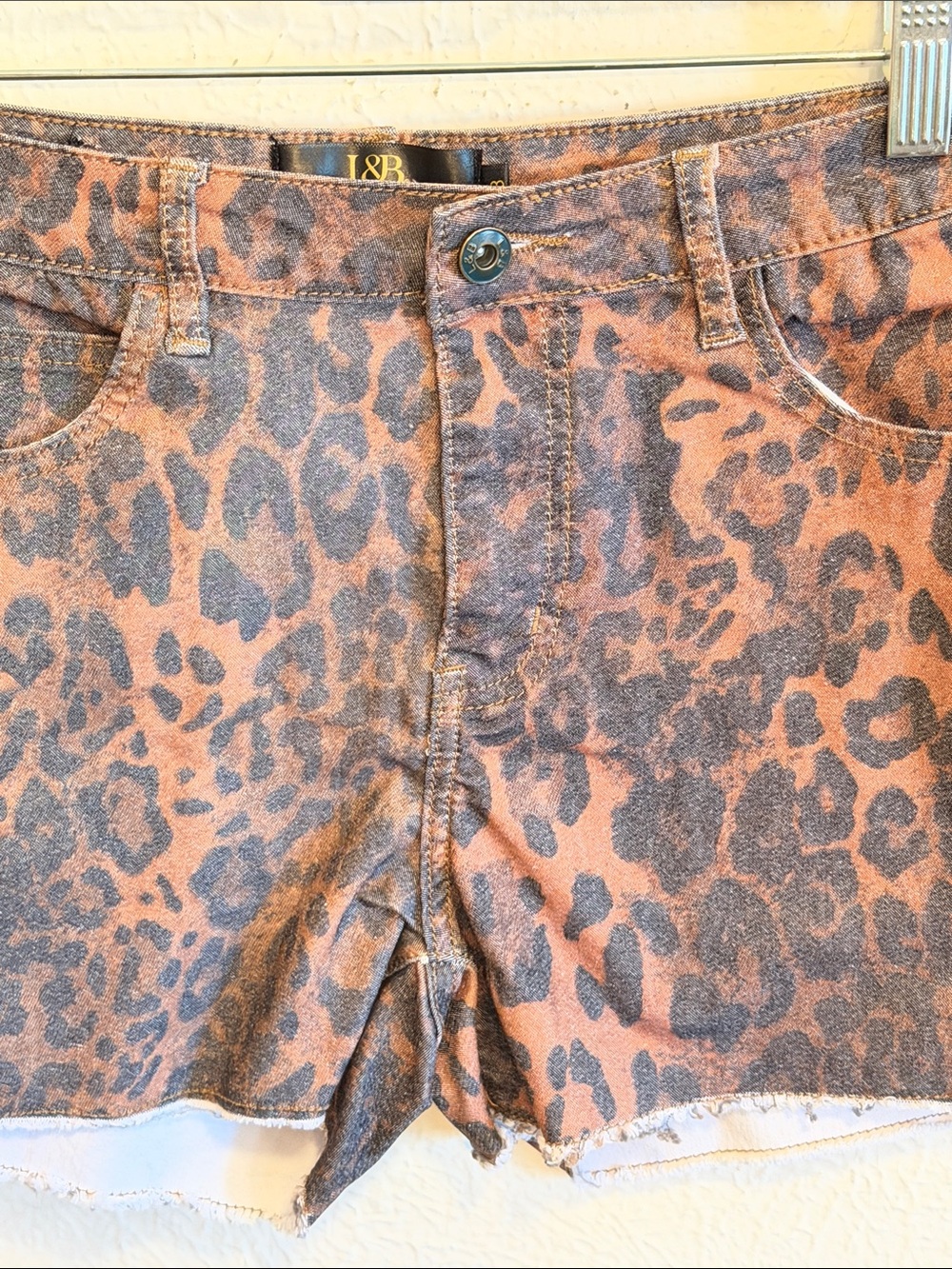 🐆🐆🐆BOGOHO🐆🐆🐆L&B Leopard-Print Jean Shorts in Brown and Black-8 - Picture 2 of 10